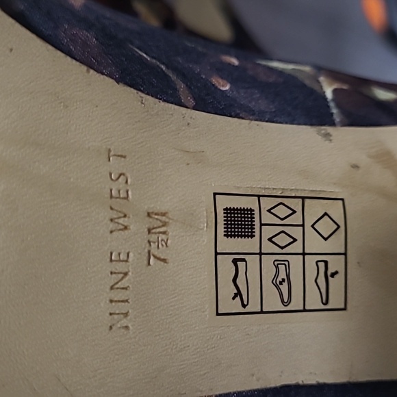 Nine West camo print held 4.5" heel height - Picture 5 of 5